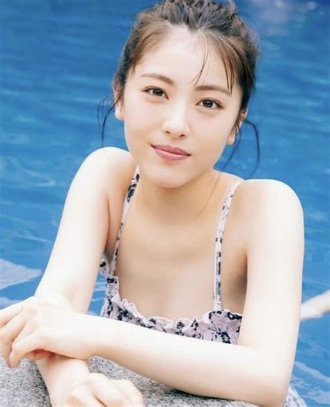 浜辺美波 おっぱい|【浜辺美波エロ画像72枚】ヌードでおっぱいやパンチラ抜ける乳。